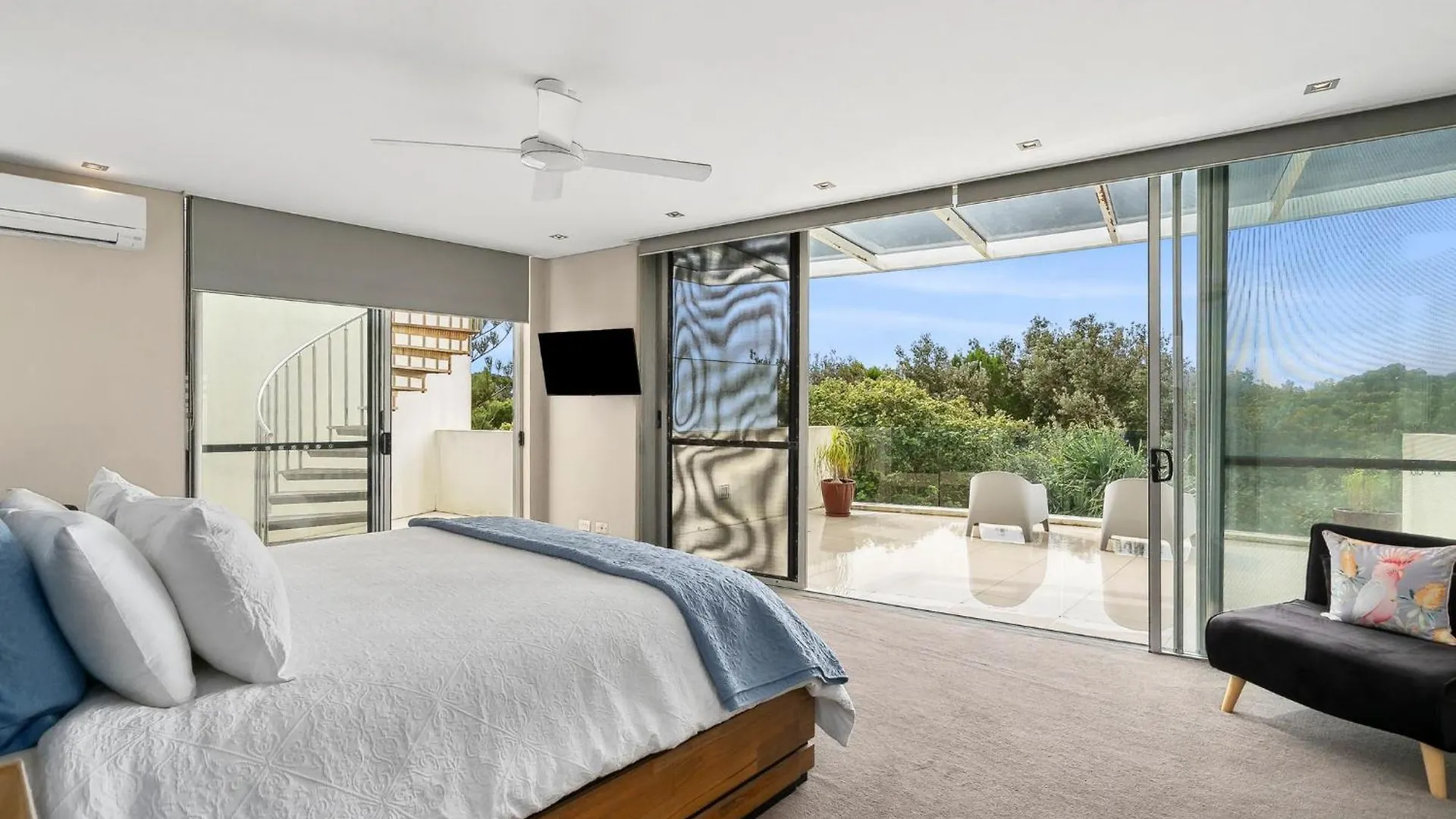Pandanus Beach House - Direct Beach Access Маркула