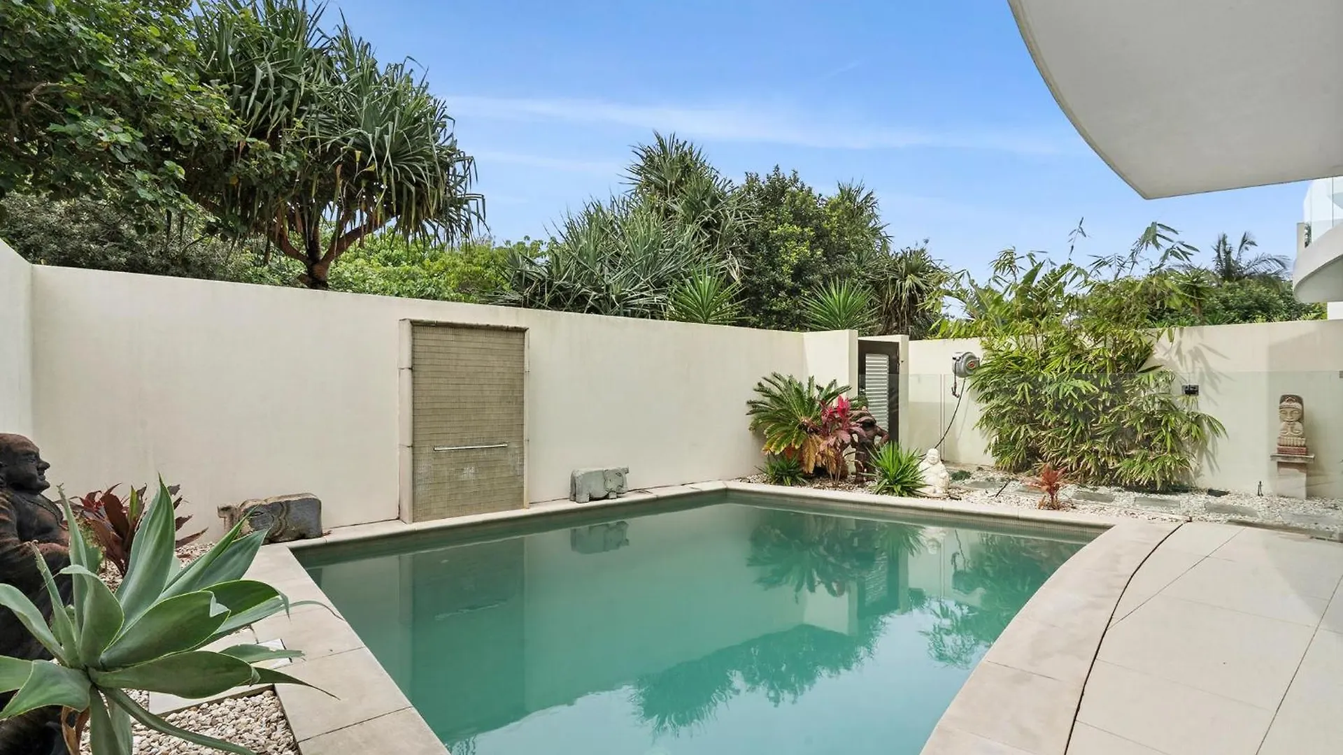 Pandanus Beach House - Direct Beach Access Маркула